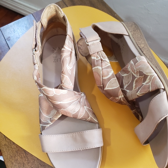 Naturalizer - Picture 3 of 4